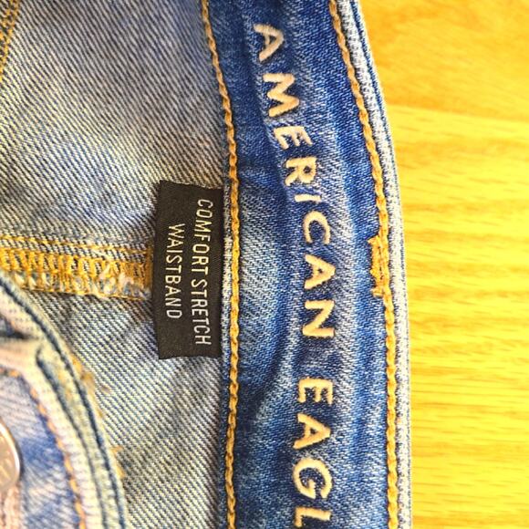 American Eagle women's Mom Jean Distressed size 4 - Picture 4 of 8